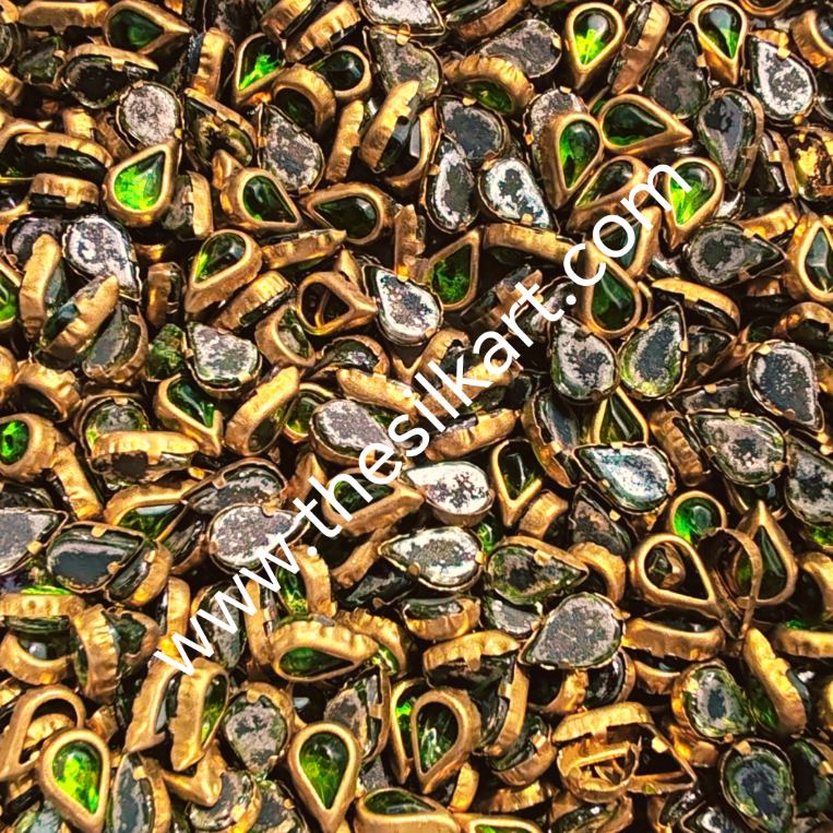 Tilakam shape glass kundans