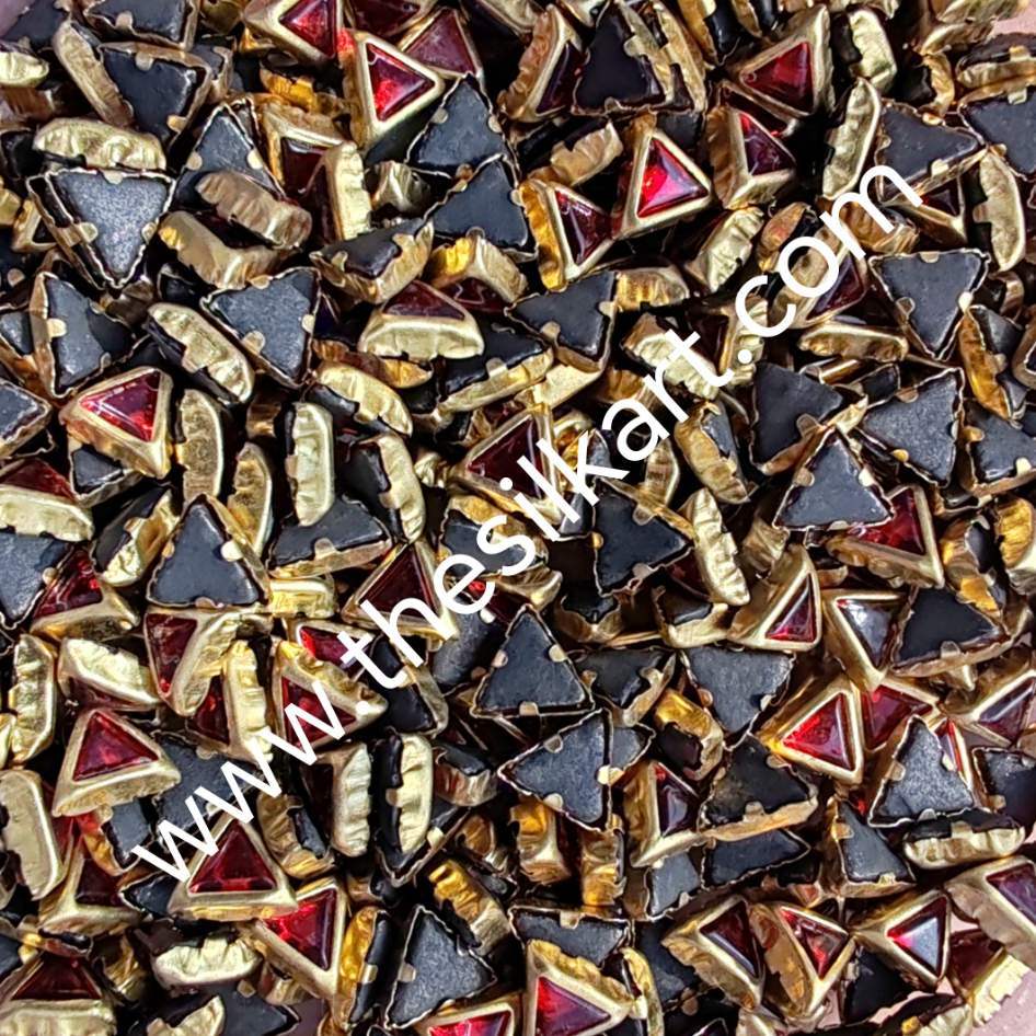 Triangle glossy kundans