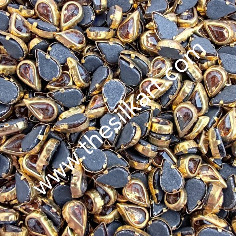 Tilakam shape glossy gold