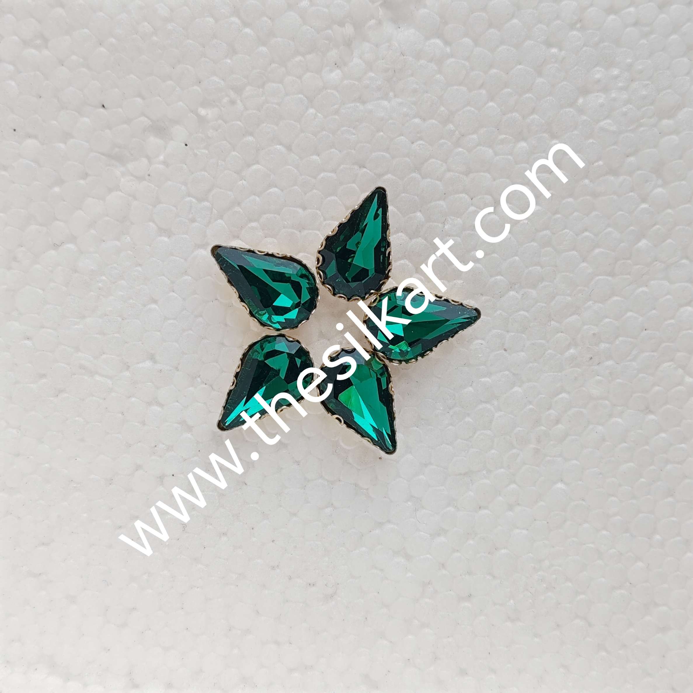 10*8 size drop shape dark green colour clipstones