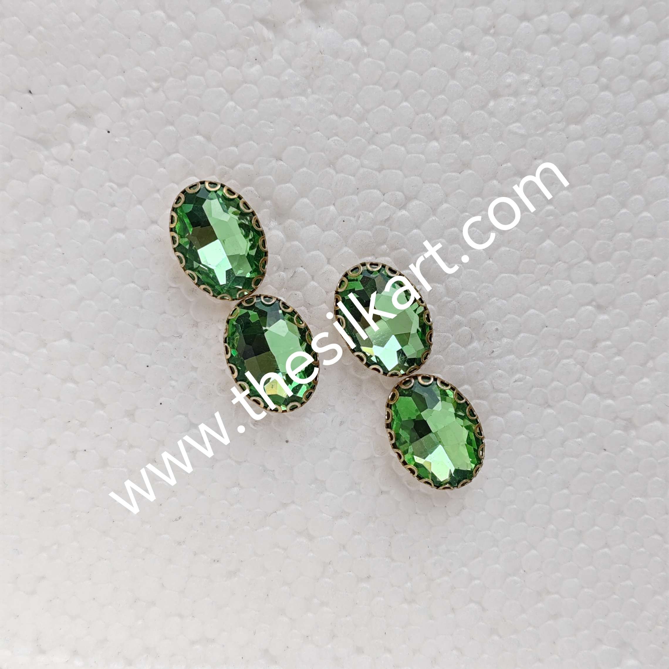 10*15 size oval shape light green colour clipstones