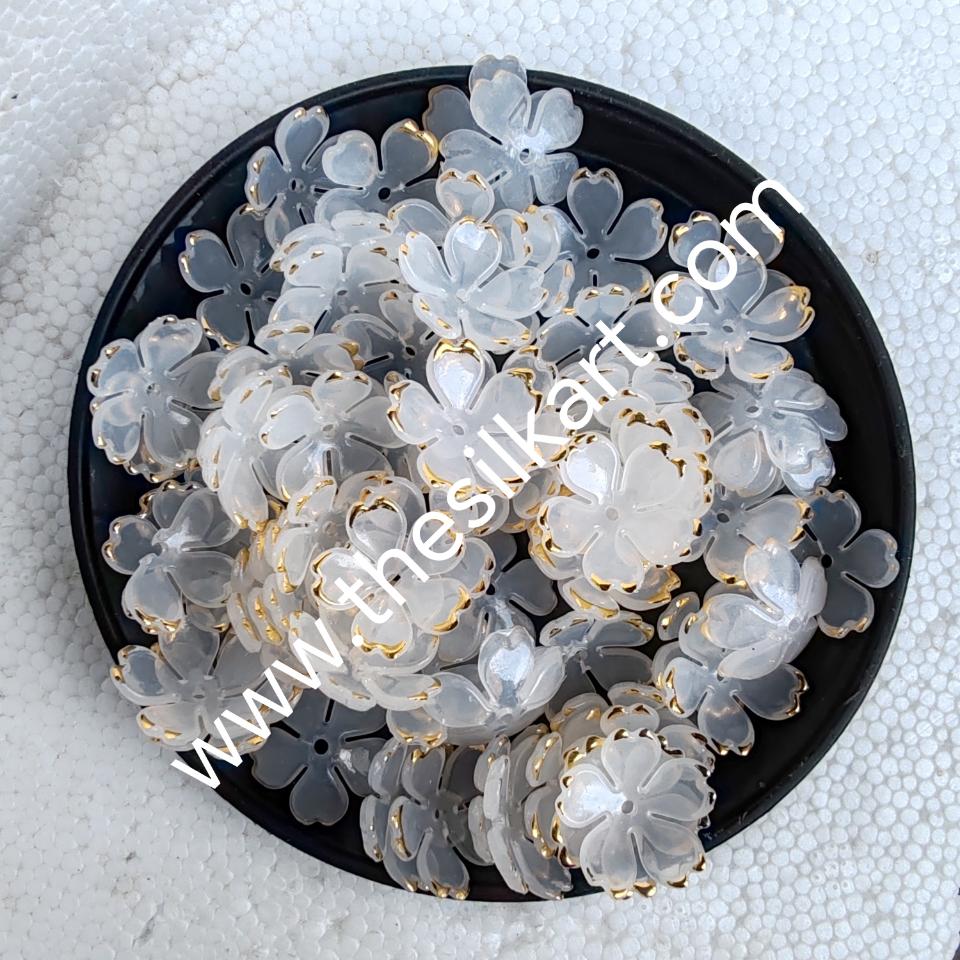 white colour flower shape brooch shells