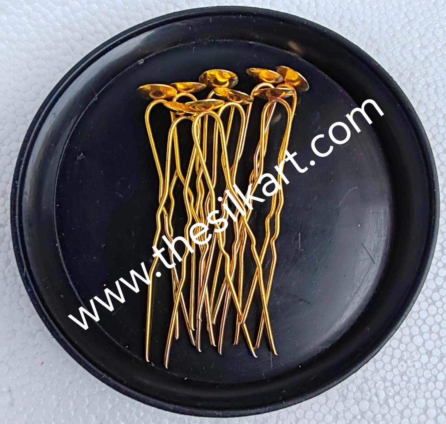 Gold colour u pins with cap